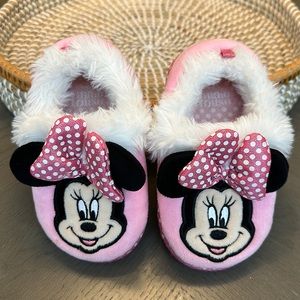 3/$15~ Disney pink Minnie toddler size 9/10 slippers